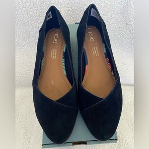 Toms black suede flat size 6.5